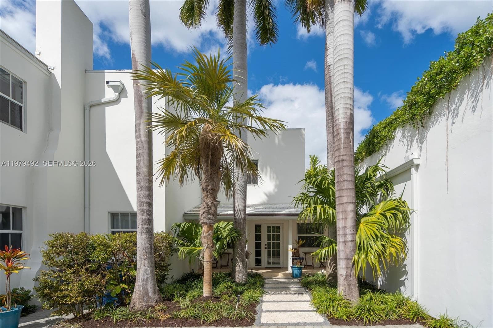 707 W 54th St, Miami Beach, FL 33140 photo 2