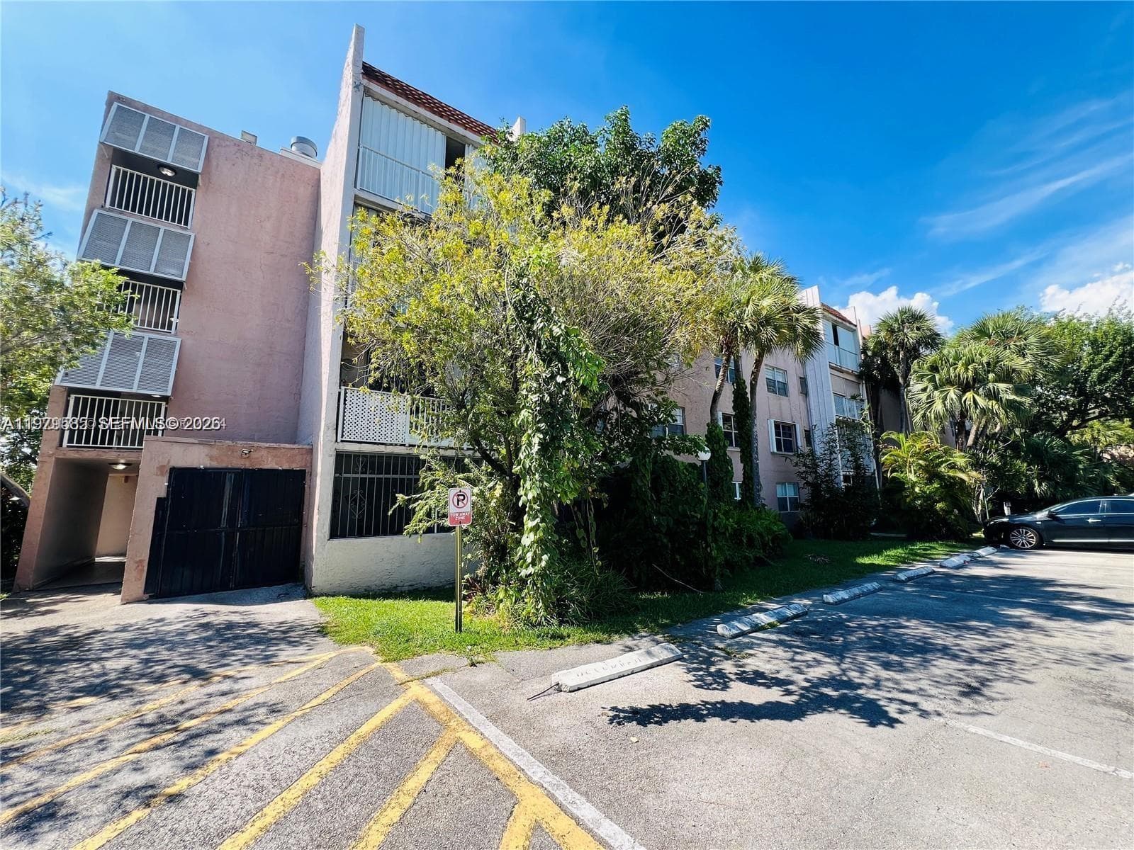 8405 NW 8th St # 304, Miami, FL 33126 photo 3