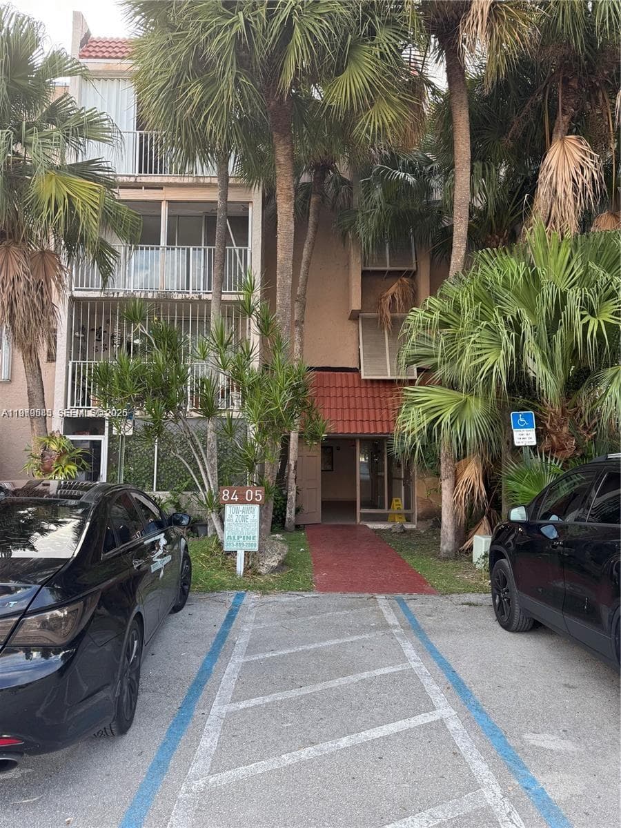 8405 NW 8th St # 304, Miami, FL 33126 photo 4