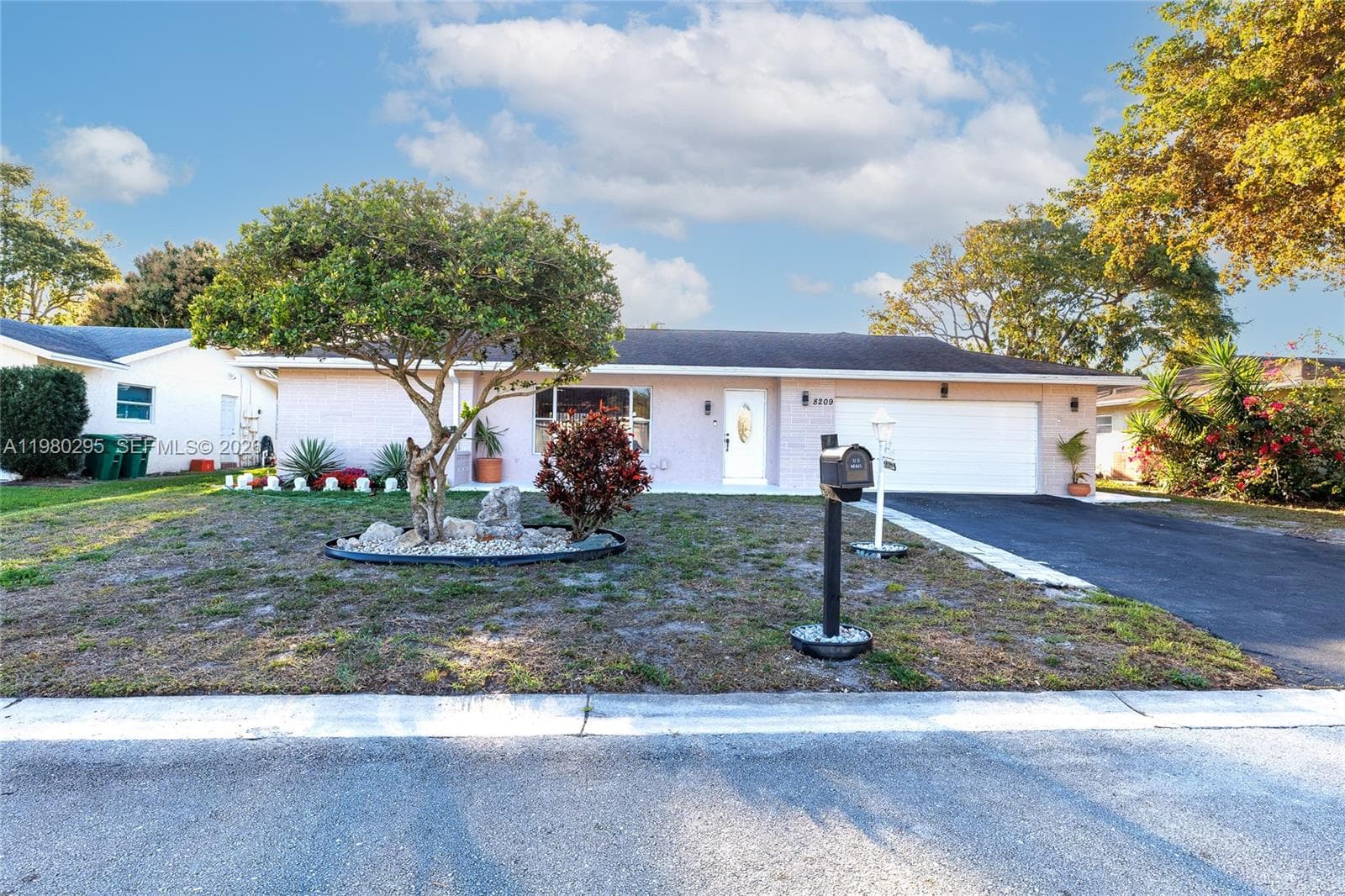 8209 NW 91st Ave, Tamarac, FL 33321 photo 2