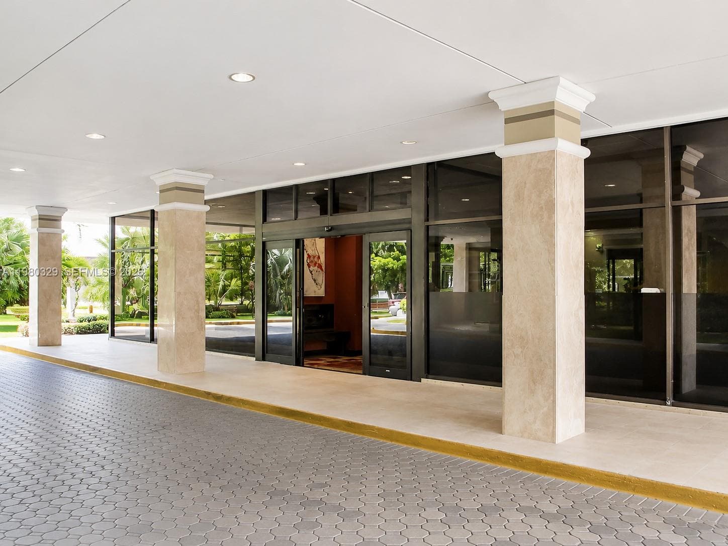 400 Kings Point Dr # 812, Sunny Isles Beach, FL 33160 photo 3