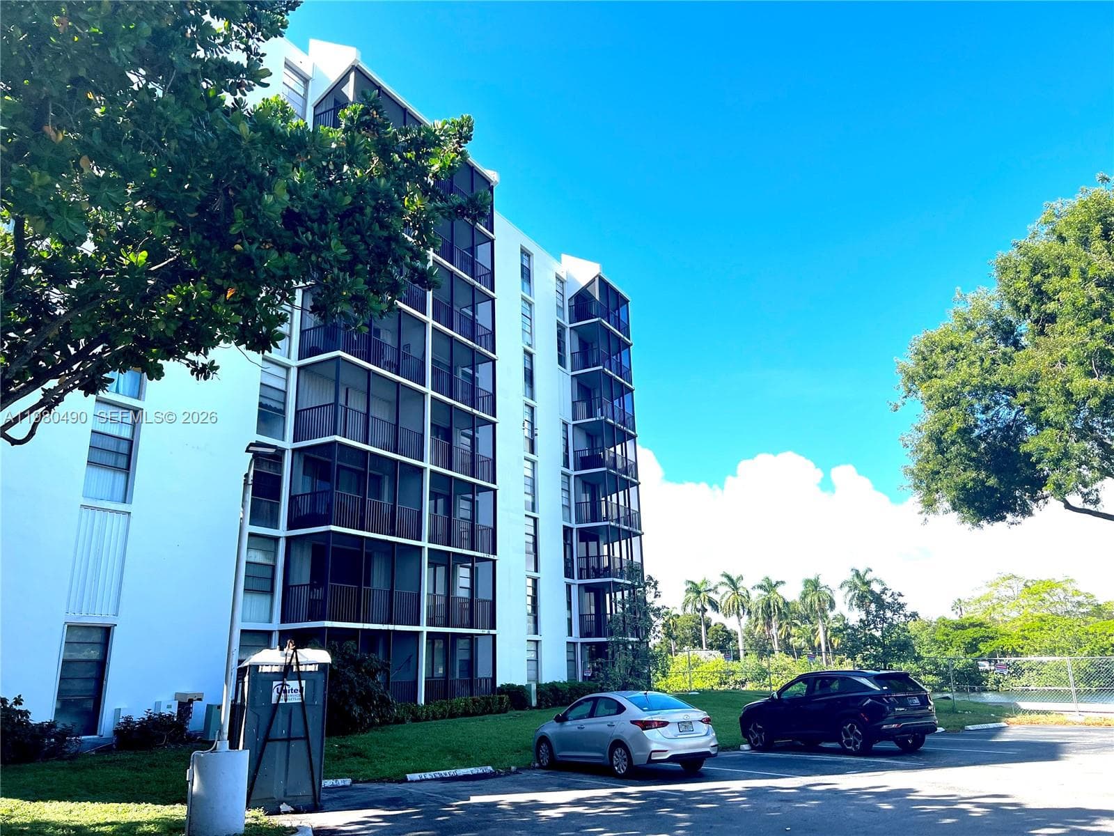 3475 N Country Club Dr # 716, Aventura, FL 33180