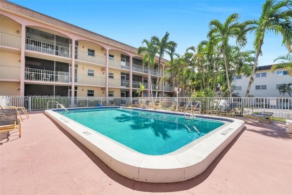 100 SE 6th Ave # 207, Pompano Beach, FL 33060 photo 2