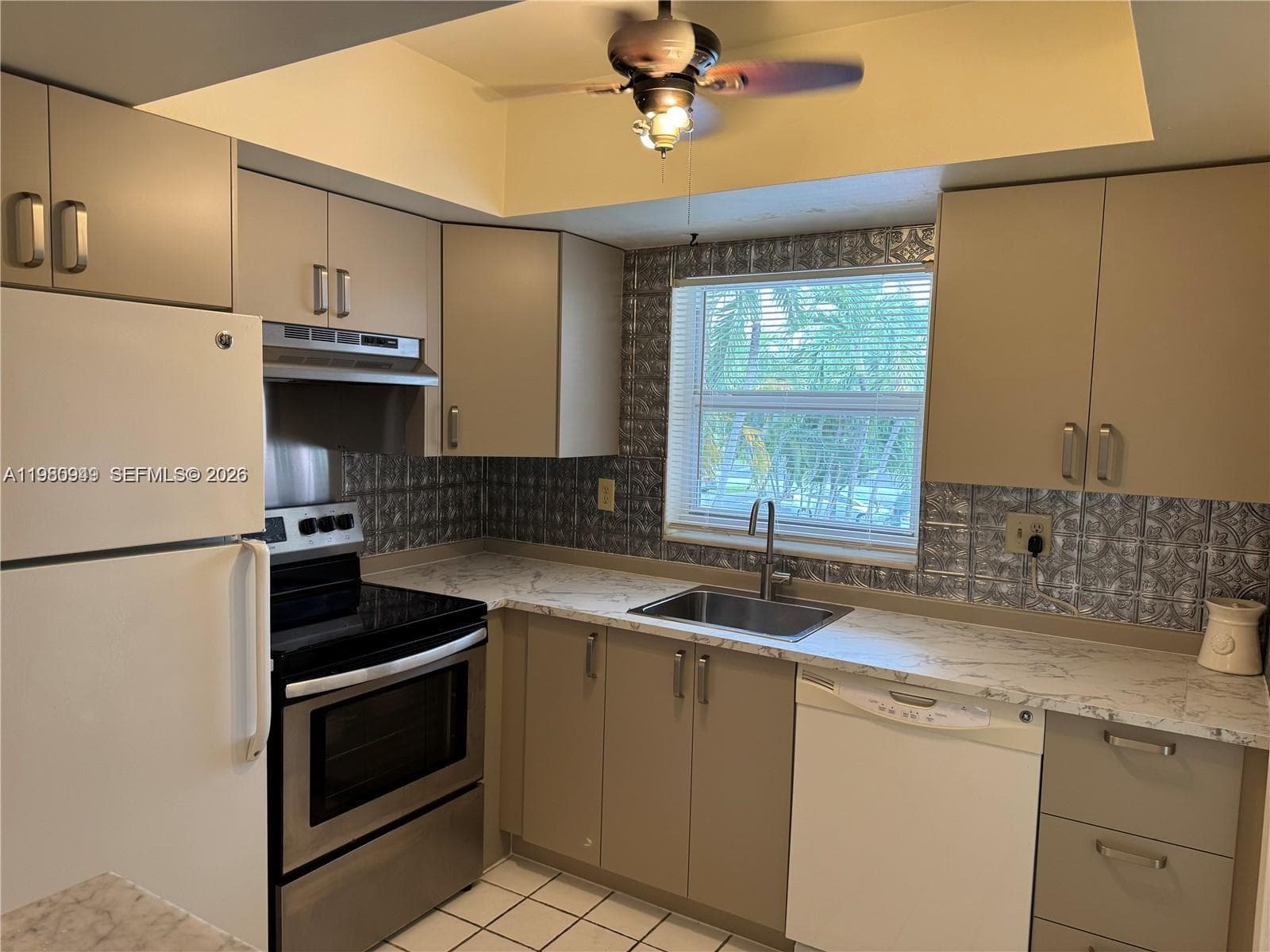 100 SE 6th Ave # 207, Pompano Beach, FL 33060 photo 5