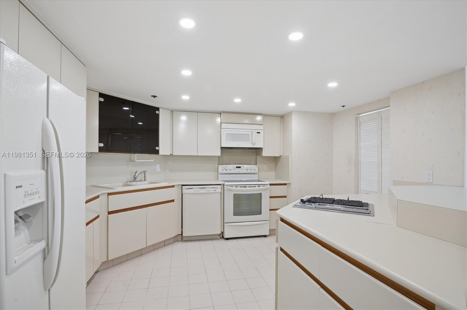 300 Three Islands Blvd # 516, Hallandale Beach, FL 33009 photo 5