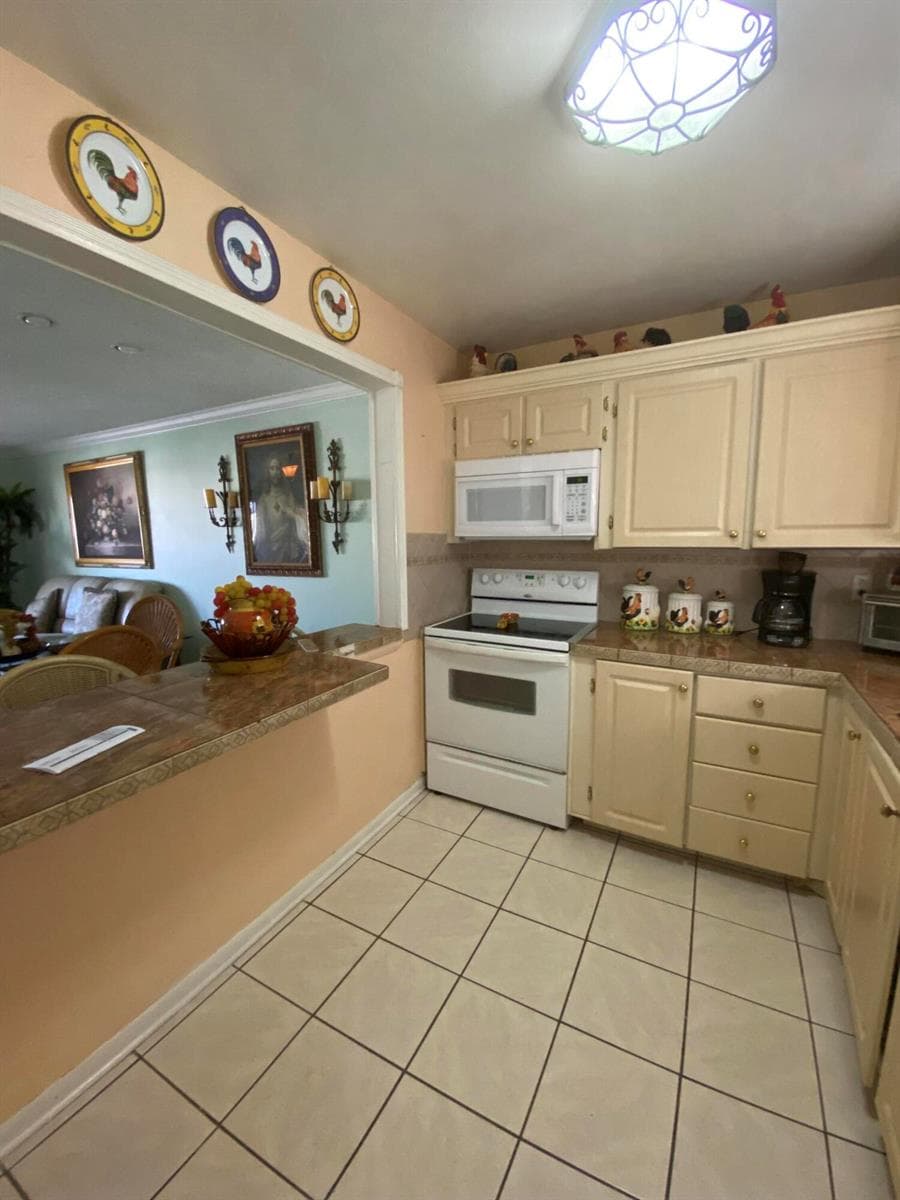 715 Lori Drive # 302, Palm Springs, FL 33461 photo 3