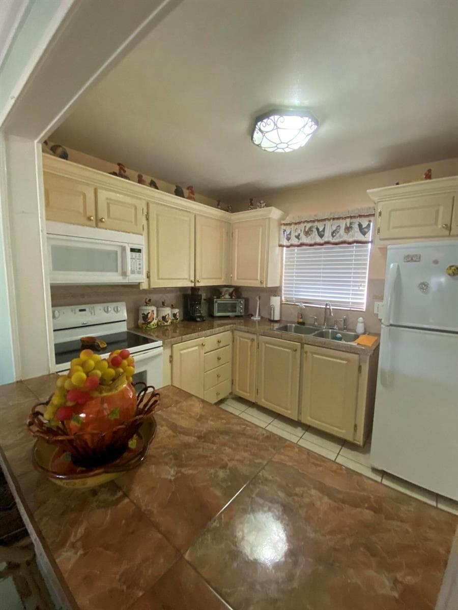 715 Lori Drive # 302, Palm Springs, FL 33461 photo 4
