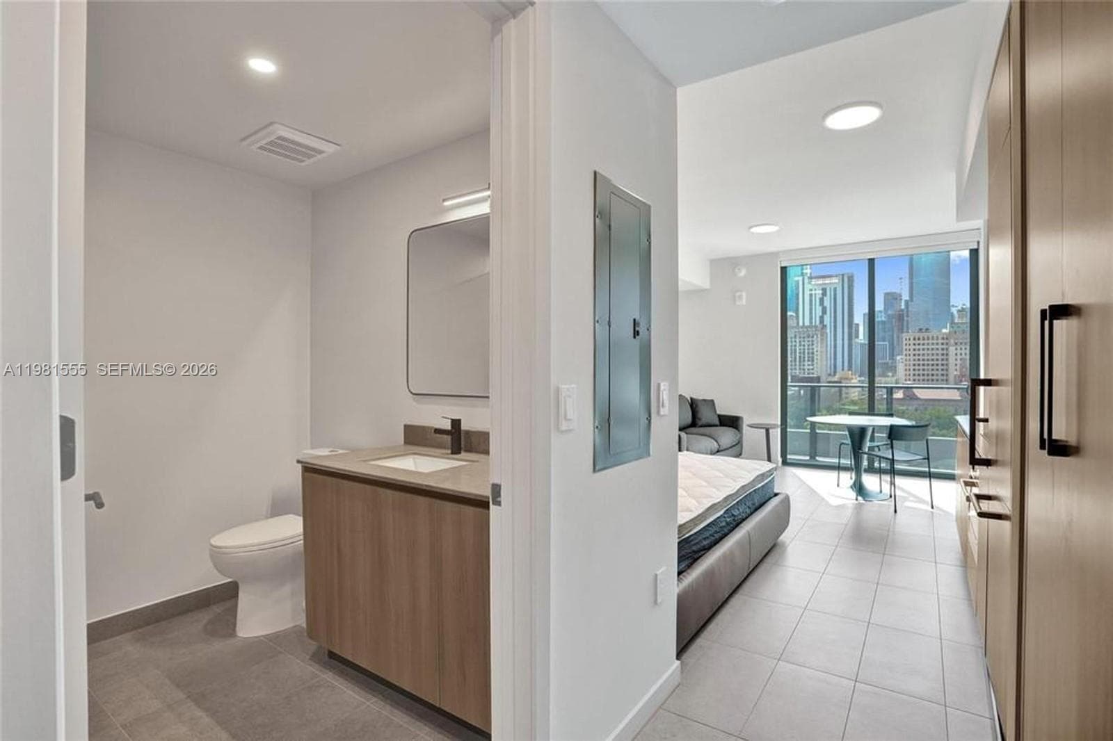 121 NE 5 St # 801B, Miami, FL 33132 photo 3