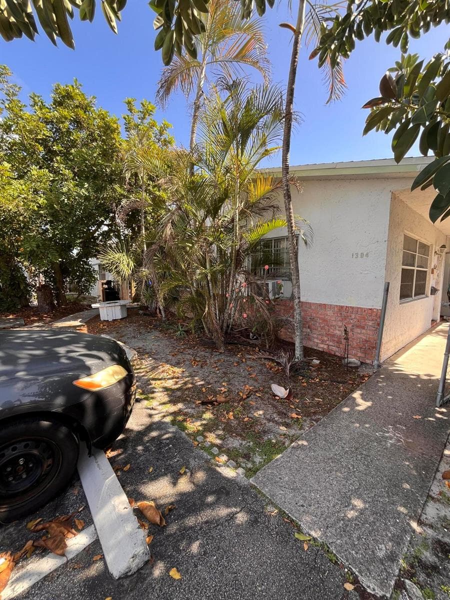 1304 NE 4th Street, Pompano Beach, FL 33060 photo 2
