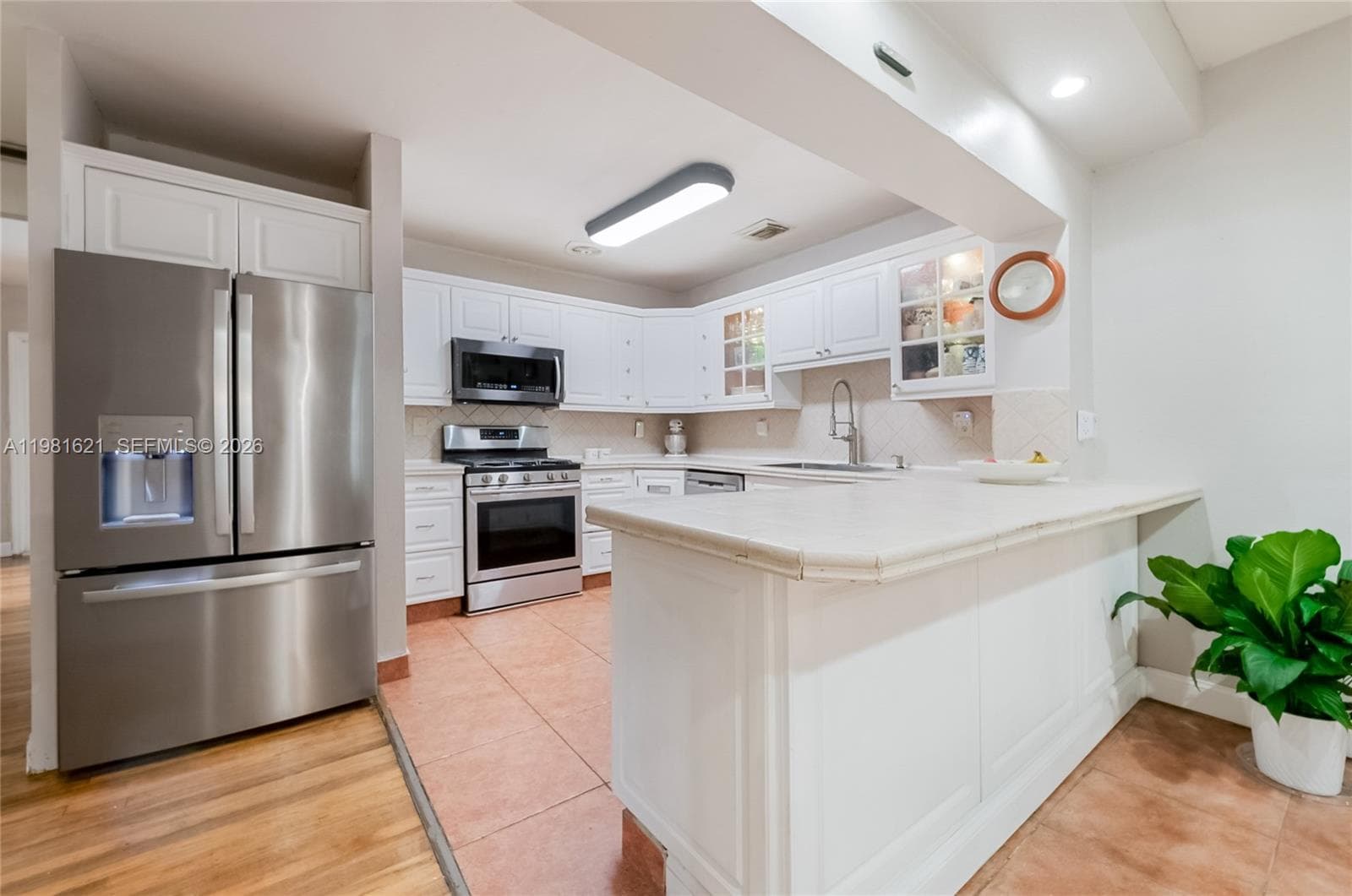 6350 NW 39th Ter, Virginia Gardens, FL 33166 photo 4