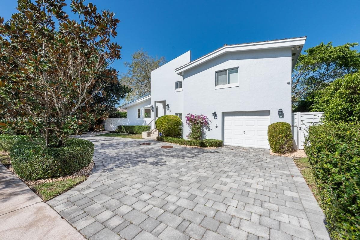 717 Benevento Ave, Coral Gables, FL 33146 photo 2