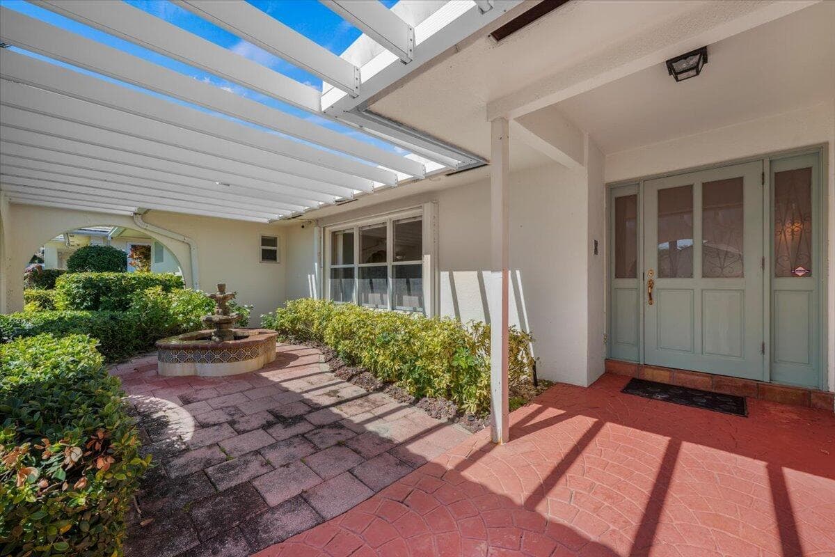 103 Olympus Circle, Jupiter, FL 33477 photo 2