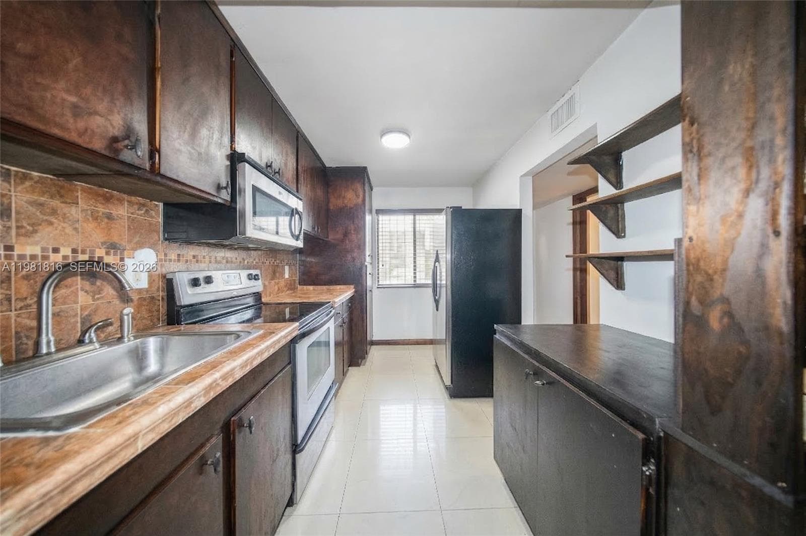 10710 NW 7th St # 11B, Miami, FL 33172 photo 4
