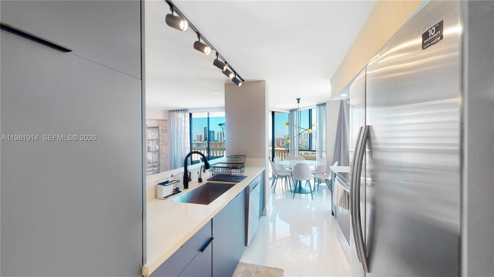 1000 W Island Blvd # 2903, Aventura, FL 33160 photo 4