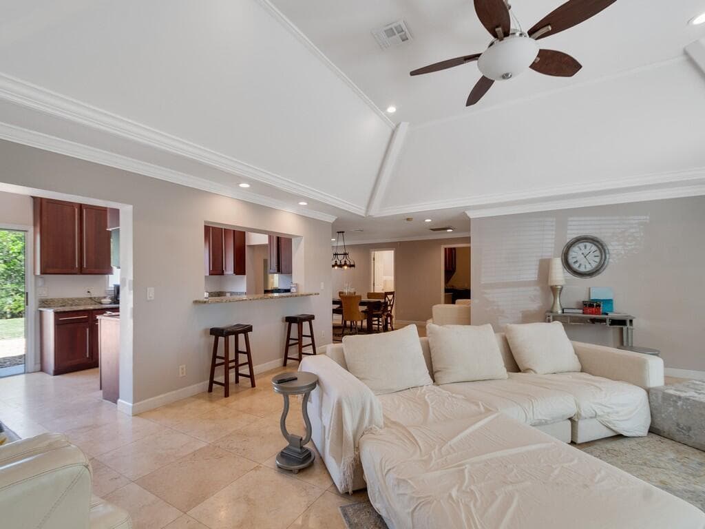 527 E Causeway Boulevard, Vero Beach, FL 32963 photo 5