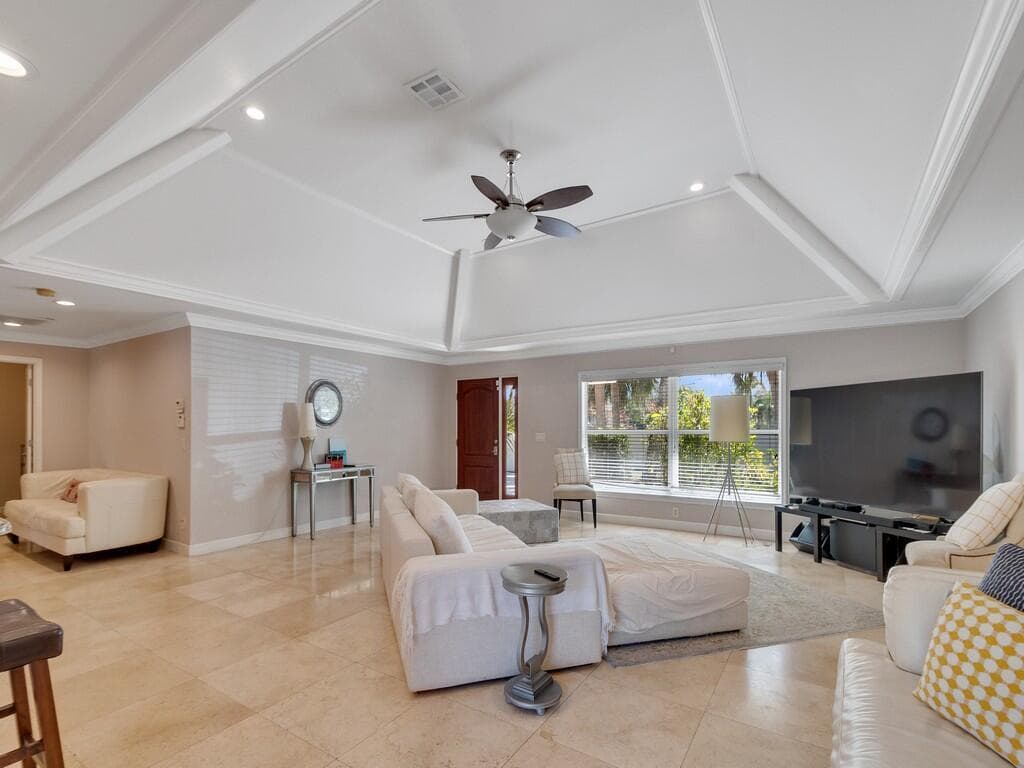 527 E Causeway Boulevard, Vero Beach, FL 32963 photo 4
