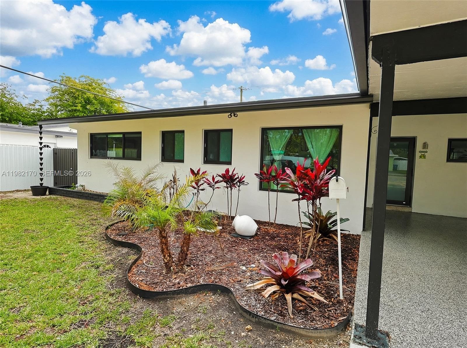 9460 Martinique Dr, Cutler Bay, FL 33189 photo 4