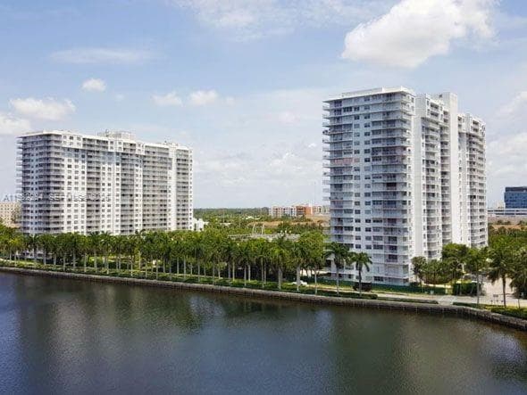 2851 NE 183rd St # 212E, Aventura, FL 33160