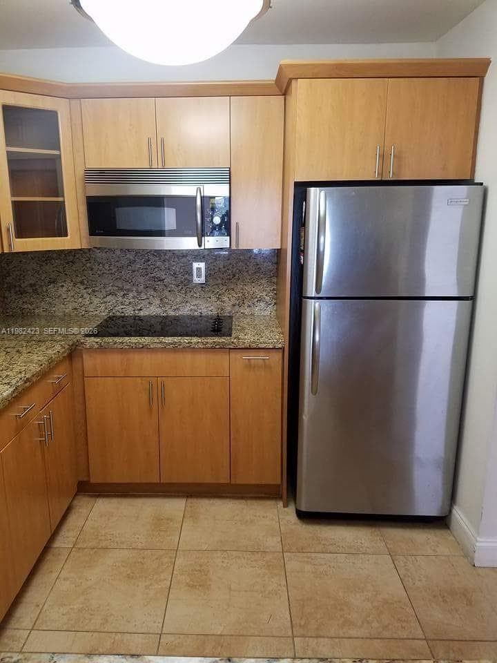 9682 Fontainebleau Blvd # 202, Miami, FL 33172
