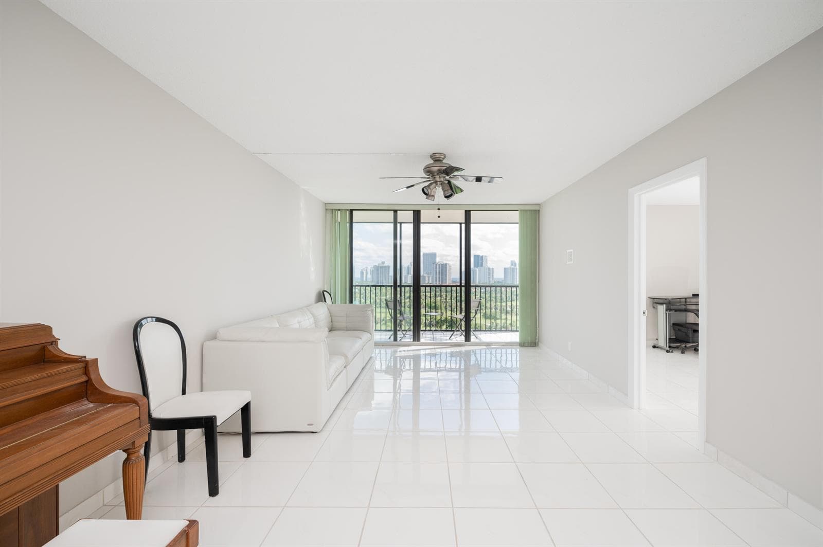 20335 W Country Club Drive # 1704, Aventura, FL 33180 photo 3
