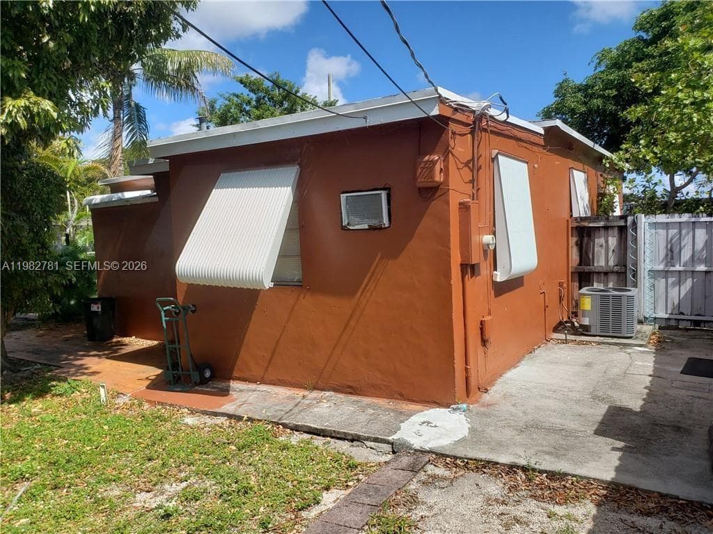 11970 NW 10th Ave, North Miami, FL 33168 photo 4
