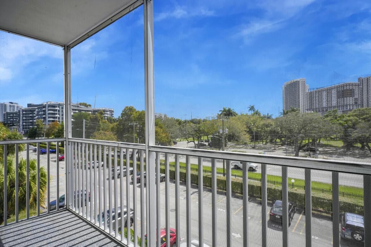 16851 NE 23rd Avenue # A408, North Miami Beach, FL 33160 photo 3