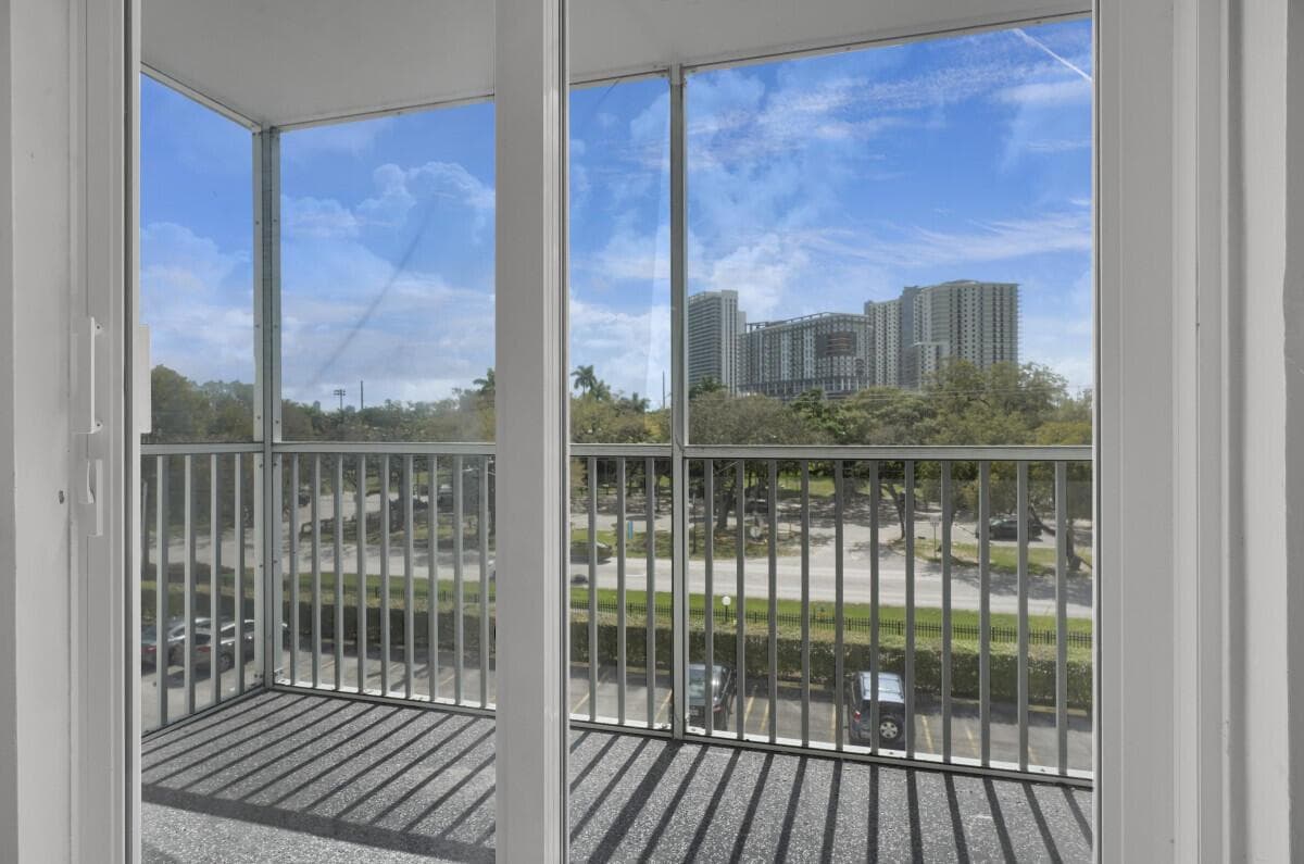 16851 NE 23rd Avenue # A408, North Miami Beach, FL 33160 photo 4