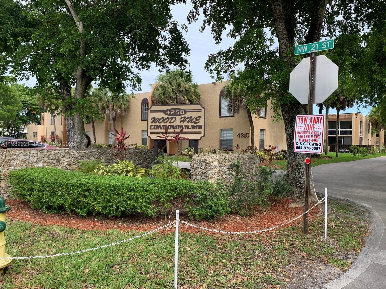 4210 NW 21st St # 102, Lauderhill, FL 33313
