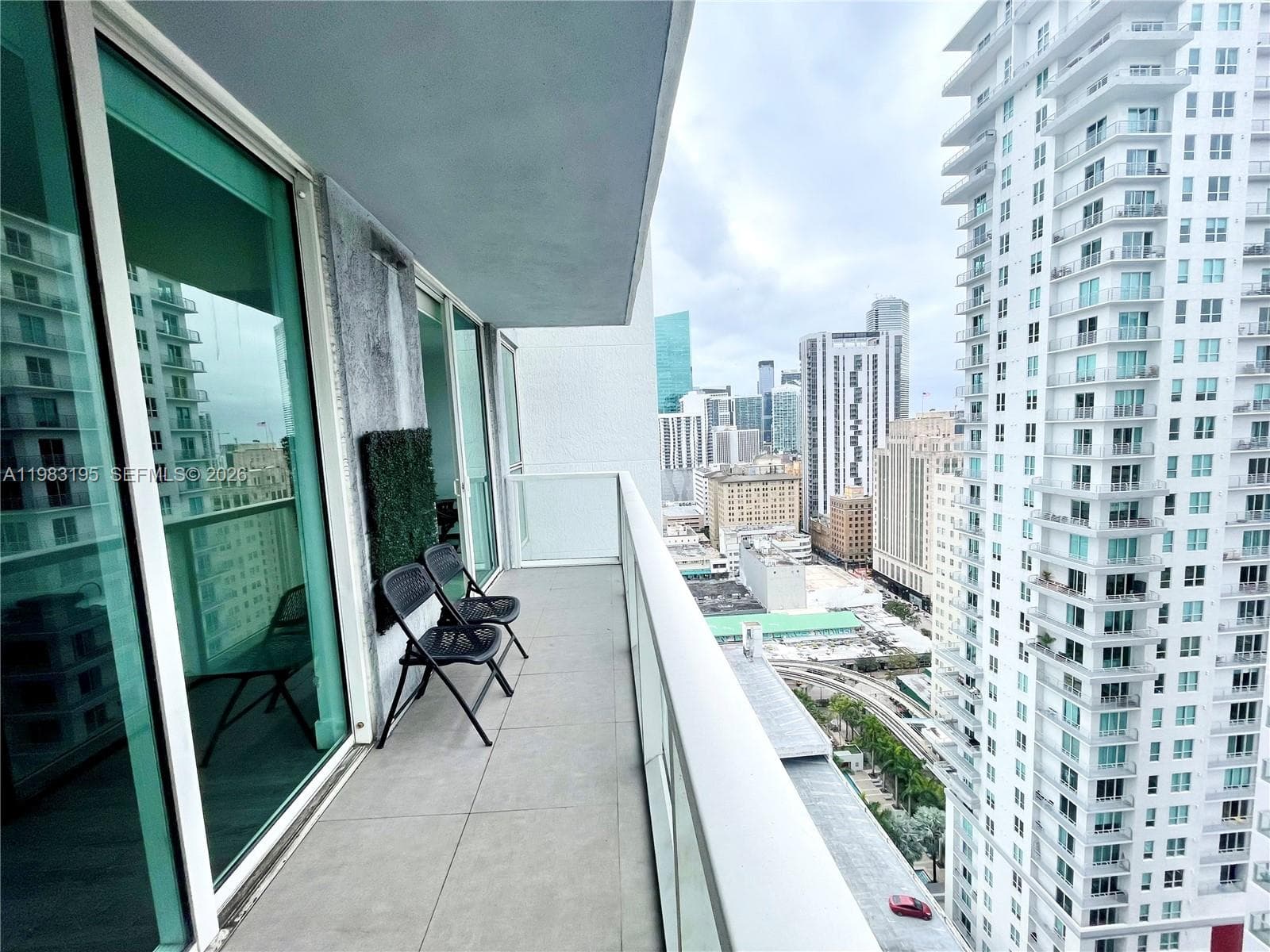 253 NE 2nd St # 2506, Miami, FL 33132 photo 2