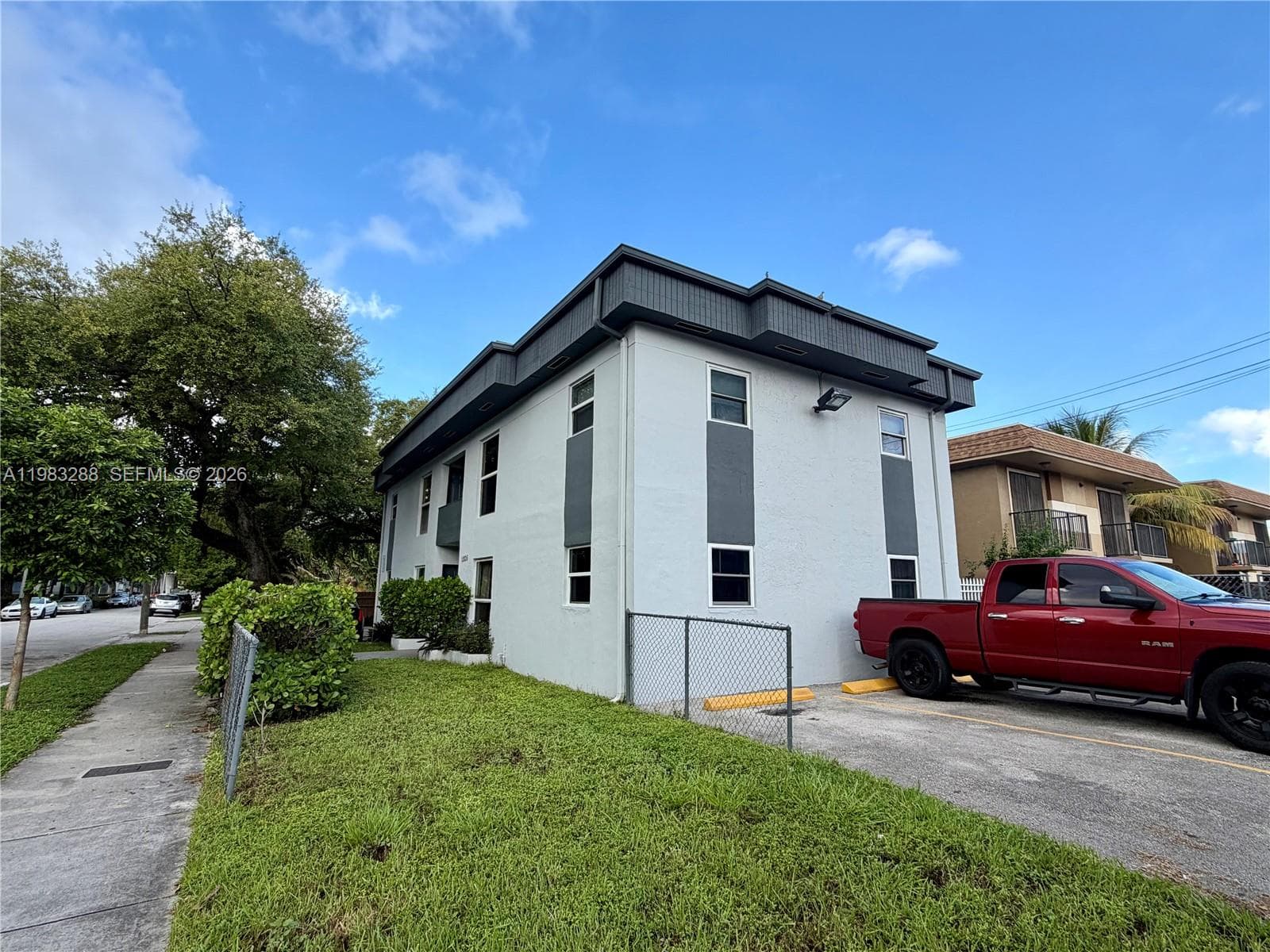 1305 NW 4th St # 3, Miami, FL 33125 photo 2