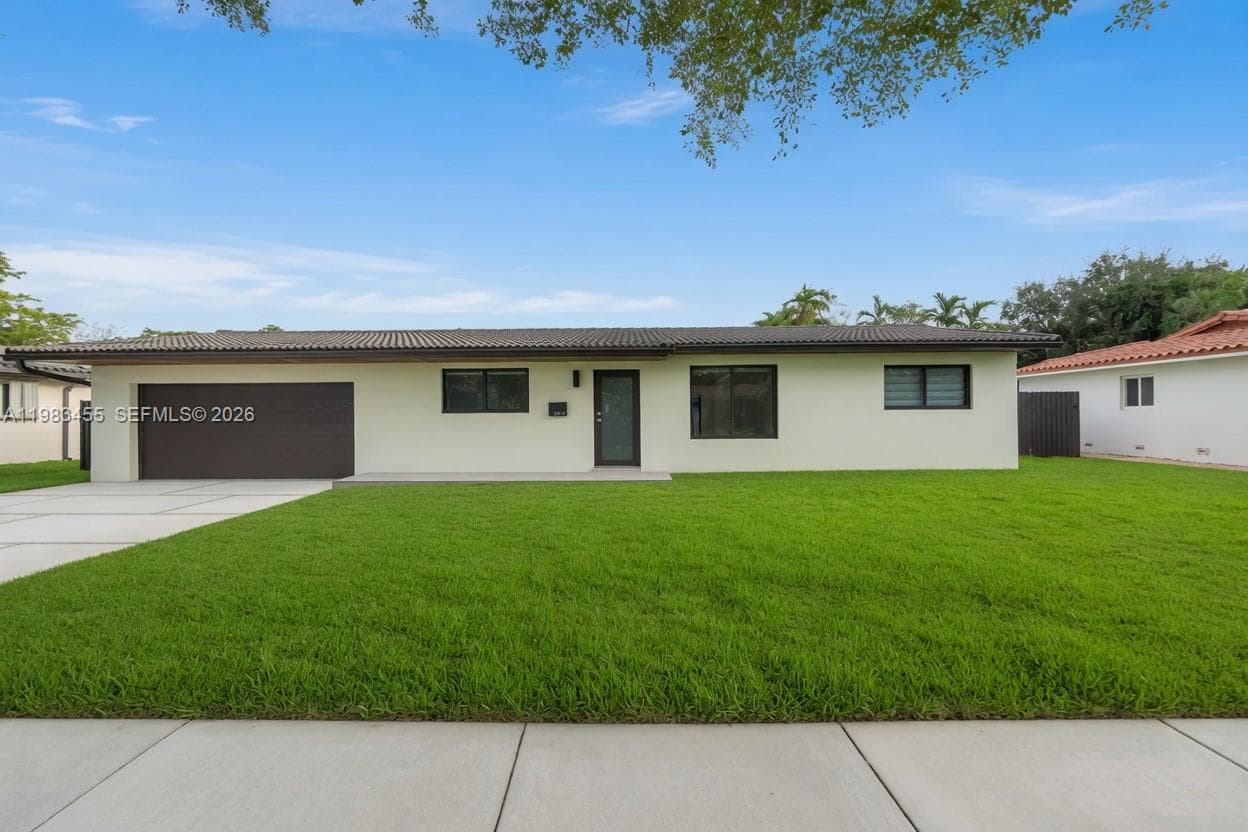 14515 Mahogany Ct, Miami Lakes, FL 33014 photo 2