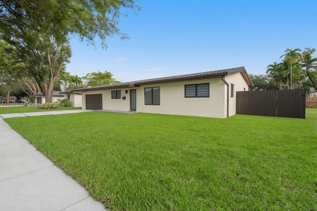 14515 Mahogany Ct, Miami Lakes, FL 33014 photo 3