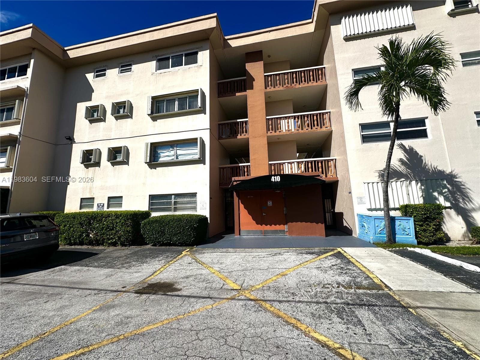410 SE 2nd St # 102, Hallandale Beach, FL 33009 photo 2