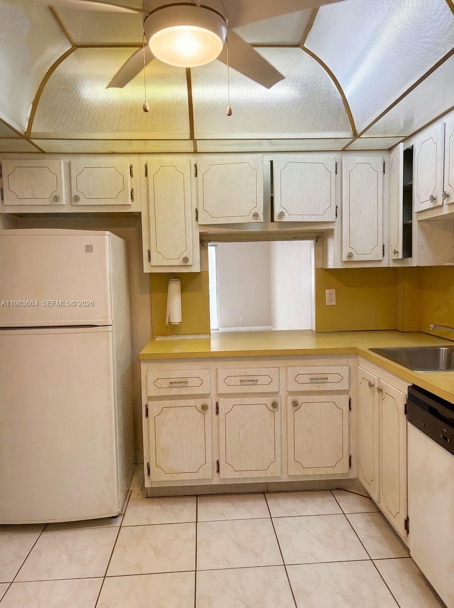 410 SE 2nd St # 102, Hallandale Beach, FL 33009 photo 3