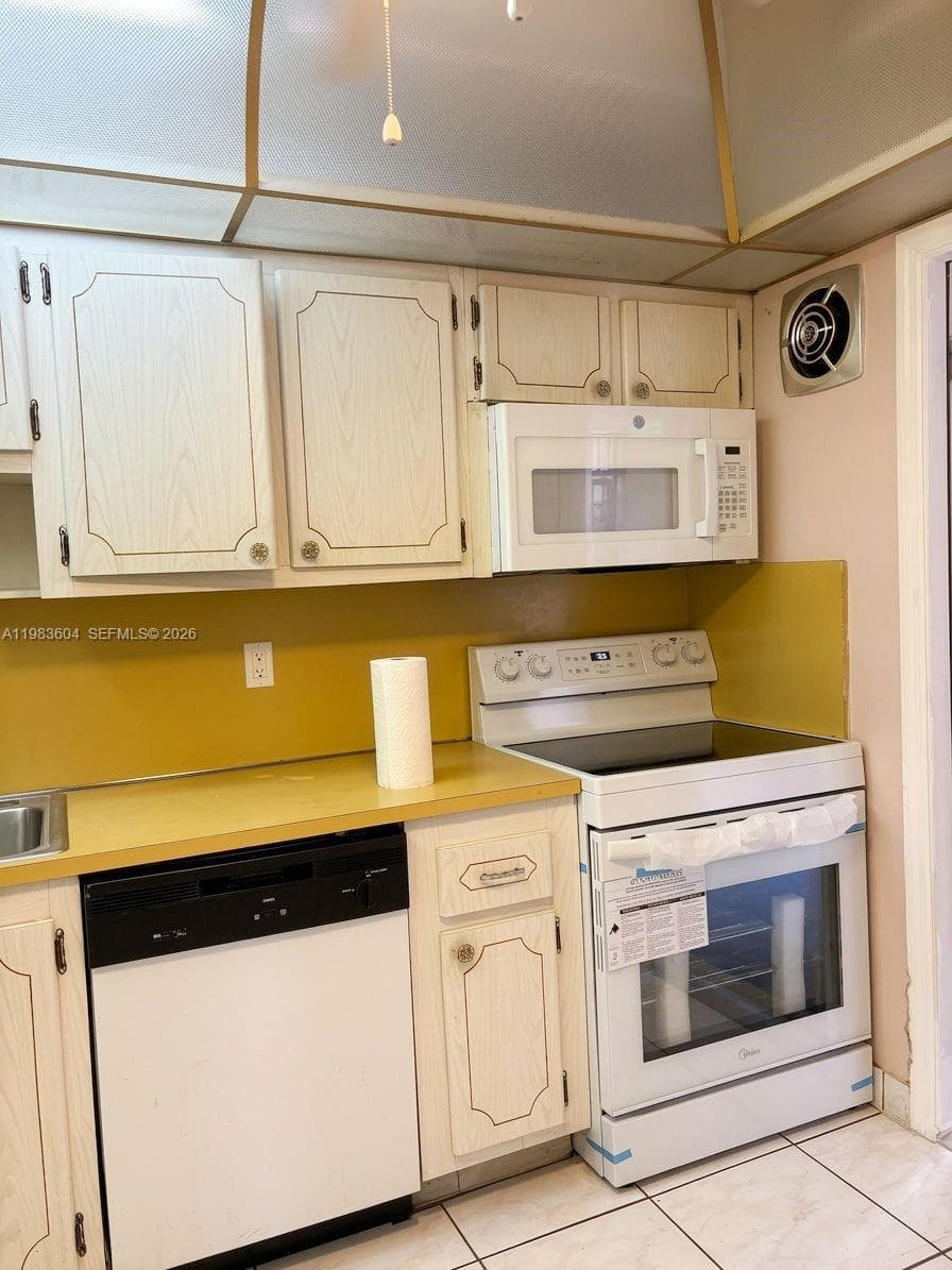 410 SE 2nd St # 102, Hallandale Beach, FL 33009 photo 4
