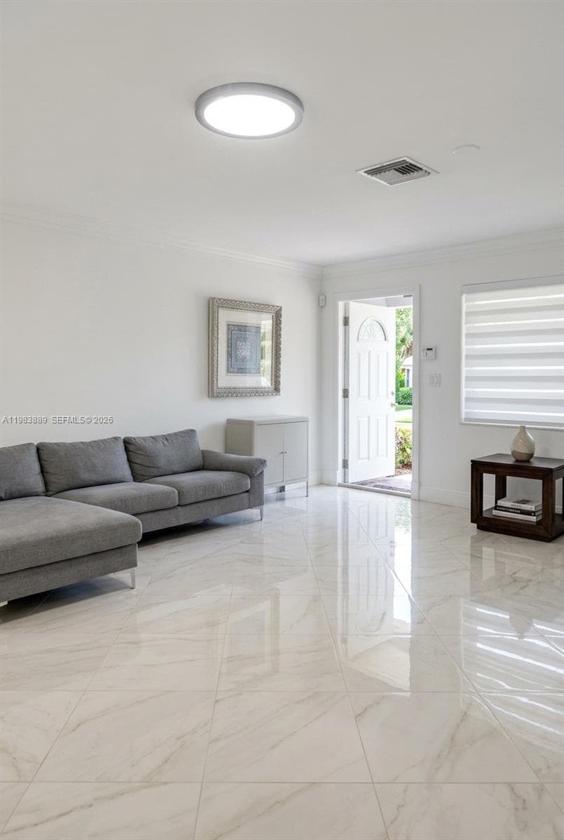 804 NE 2nd St, Hallandale Beach, FL 33009 photo 2