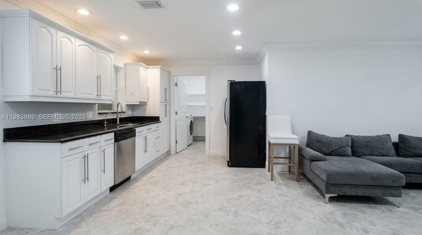 804 NE 2nd St, Hallandale Beach, FL 33009 photo 3
