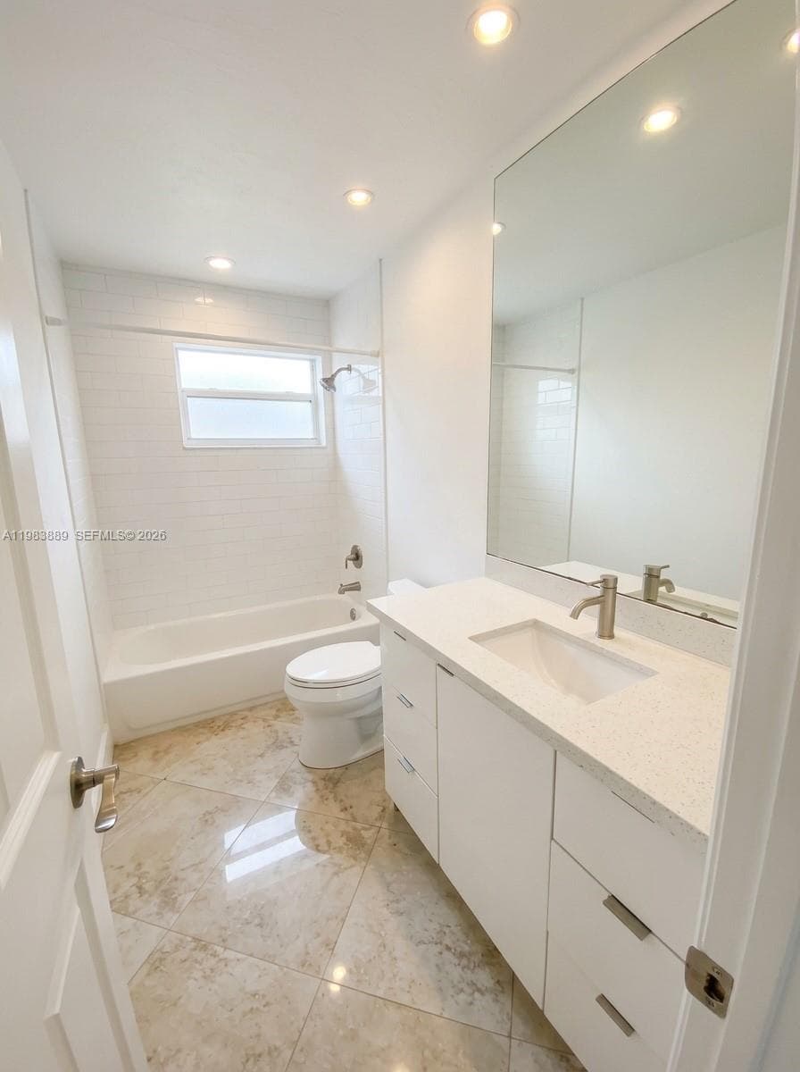 804 NE 2nd St, Hallandale Beach, FL 33009 photo 5