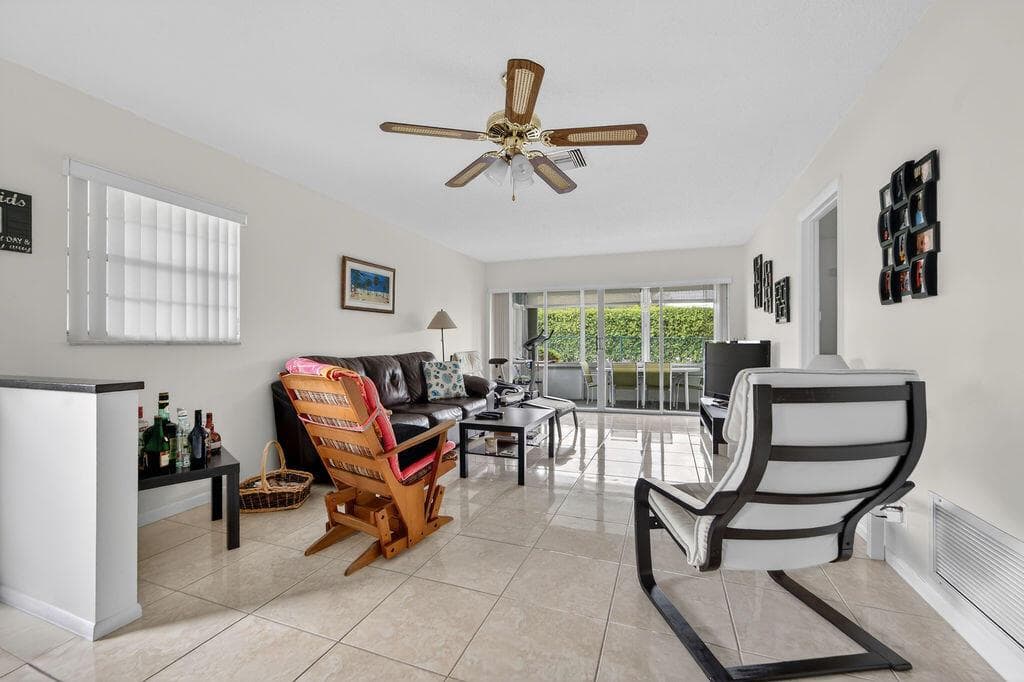 622 Hummingbird Lane, Delray Beach, FL 33445 photo 2
