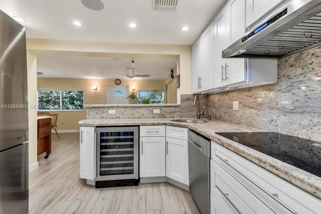 222 SW 7th St, Dania Beach, FL 33004 photo 4