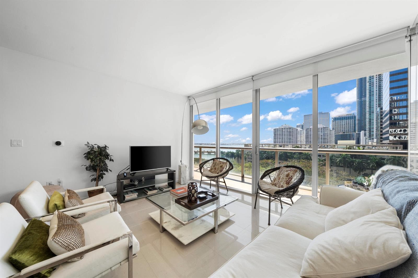 495 Brickell Avenue # 811, Miami, FL 33131 photo 2