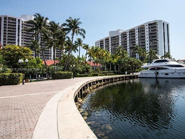 3610 Yacht Club Dr # 1002, Aventura, FL 33180 photo 2