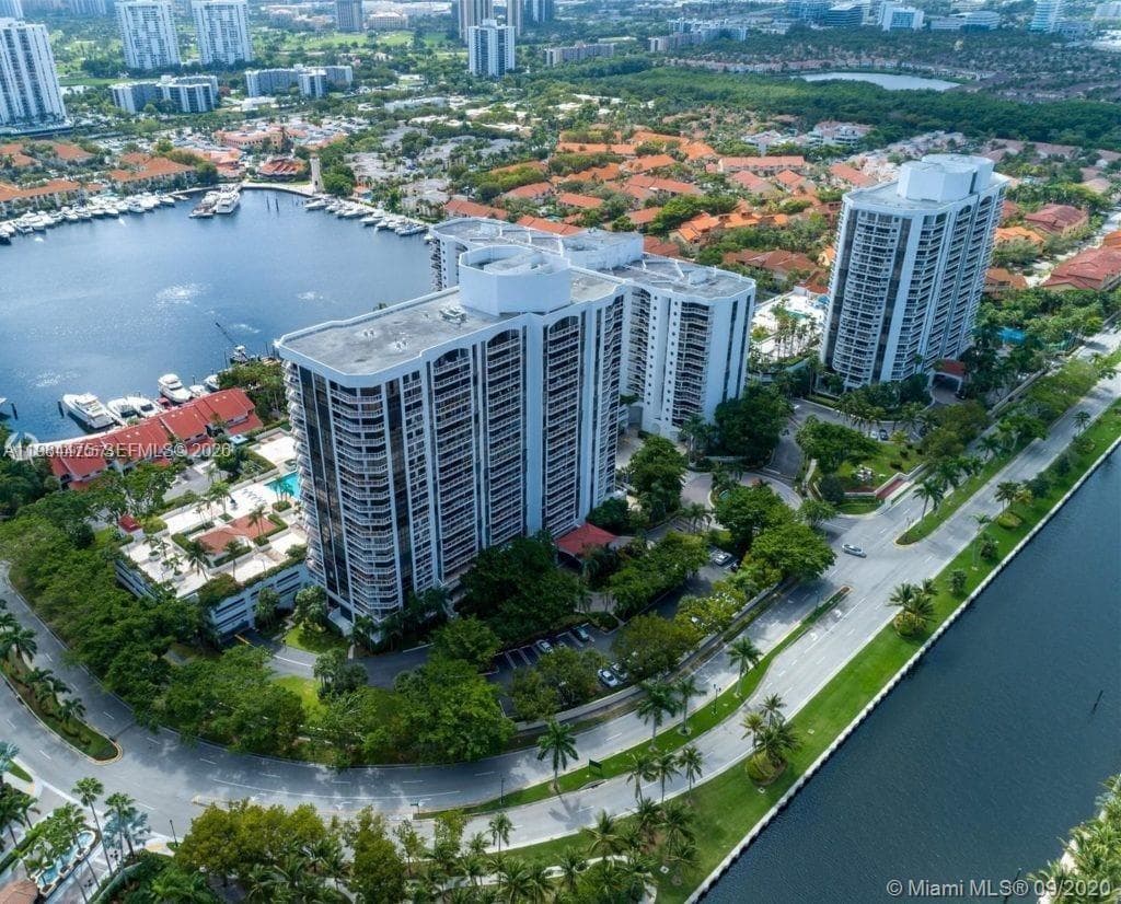 3610 Yacht Club Dr # 1002, Aventura, FL 33180 photo 3