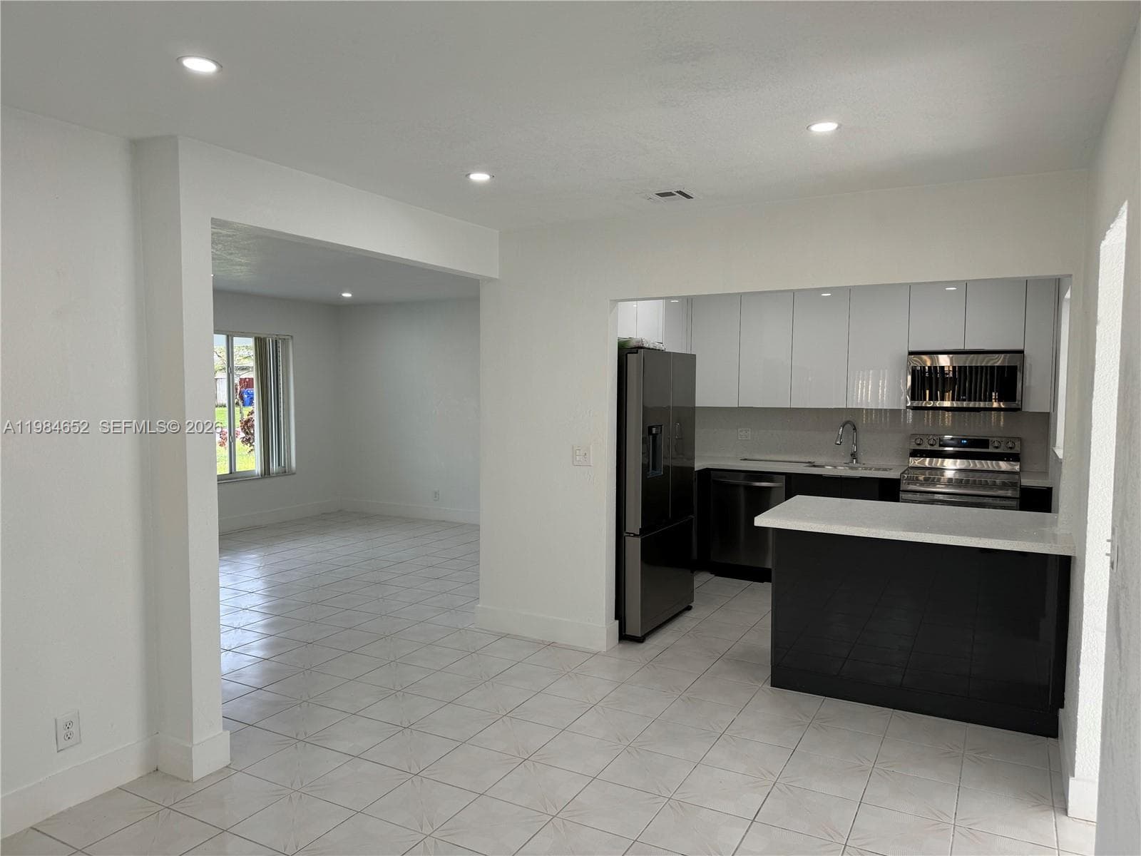2400 N 57th Way, Hollywood, FL 33021 photo 4