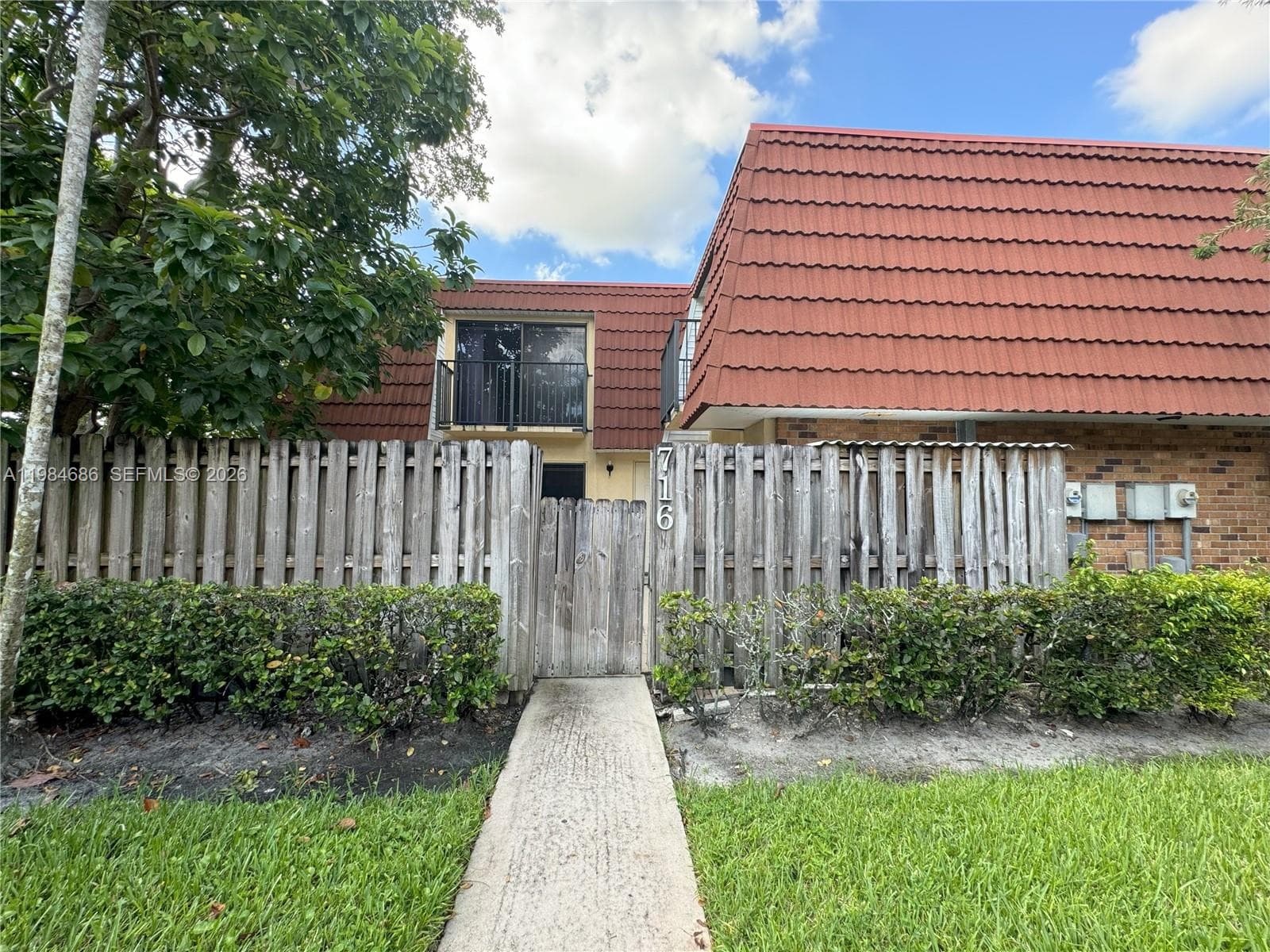 716 NW 98th Way, Plantation, FL 33324 photo 2