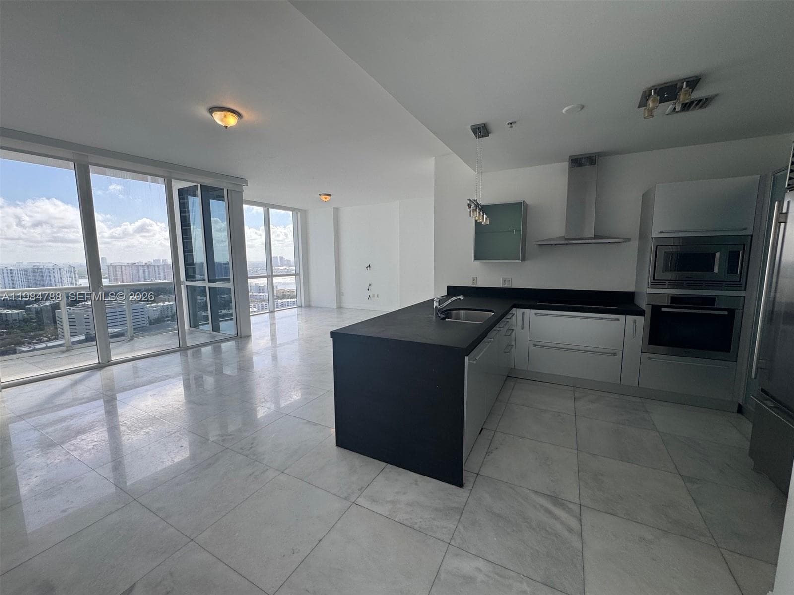 18201 Collins Ave # 3505, Sunny Isles Beach, FL 33160 photo 2
