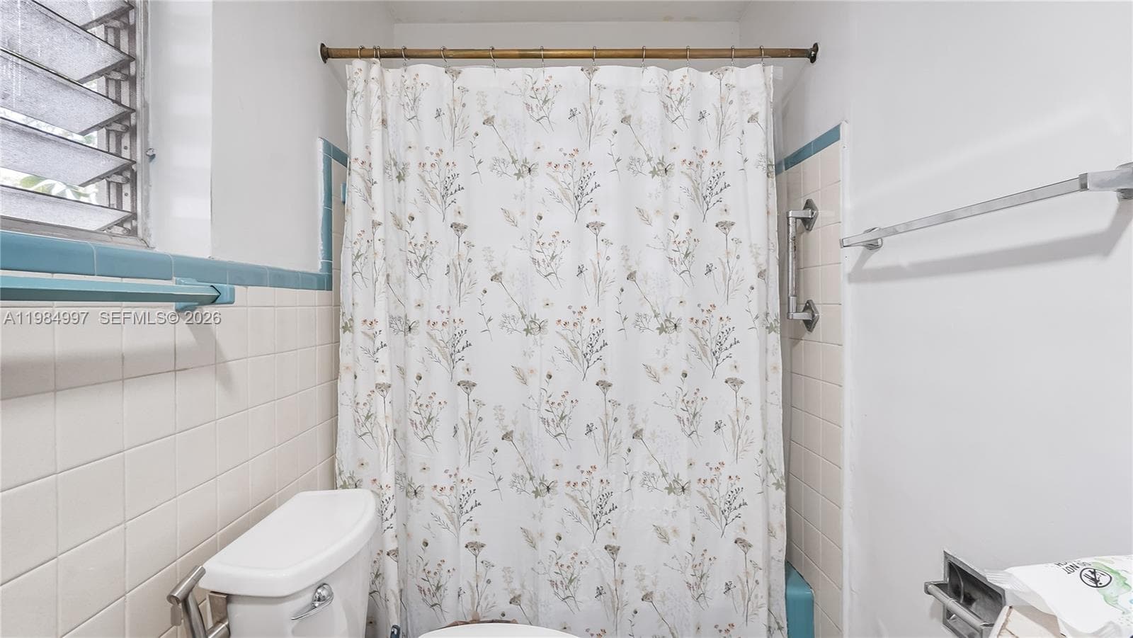 898 NE 39th St, Oakland Park, FL 33334 photo 4
