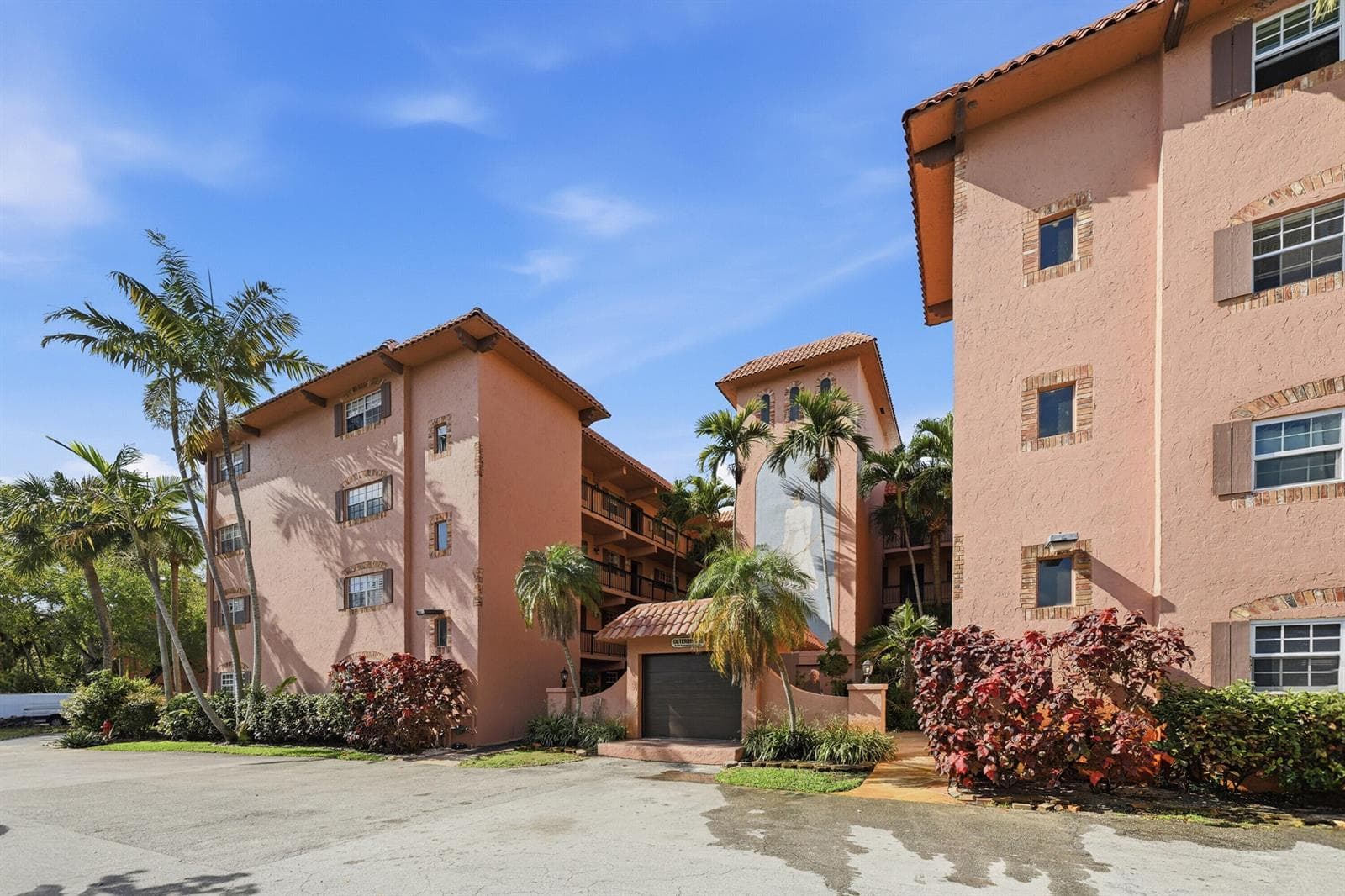 630 Tennis Club Drive # Apt 204, Fort Lauderdale, FL 33311 photo 2