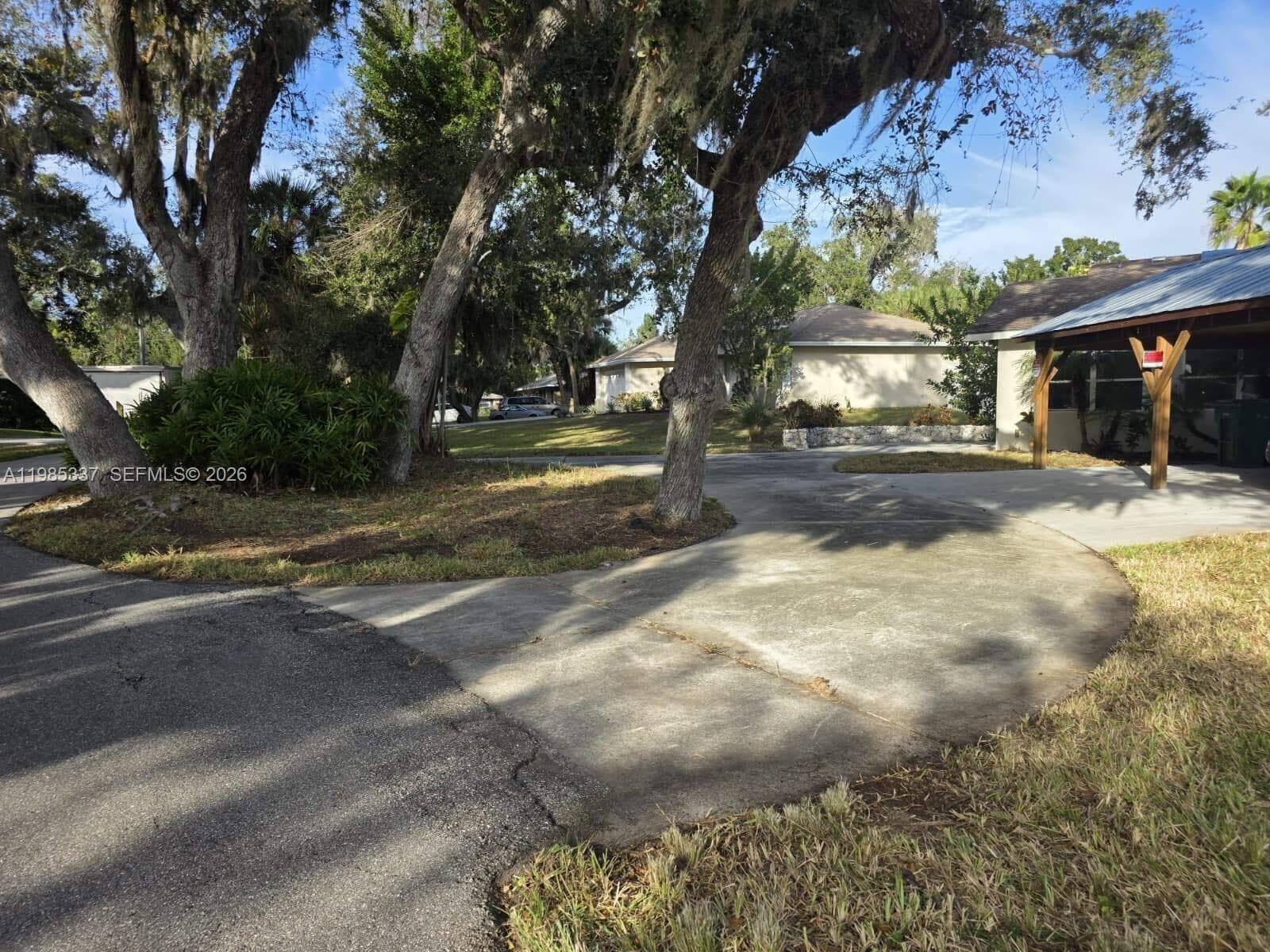 3661 Bernice LN, Sarasota, FL 34238 photo 2