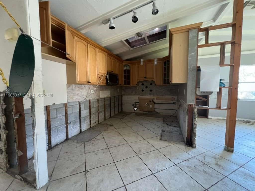 3661 Bernice LN, Sarasota, FL 34238 photo 5